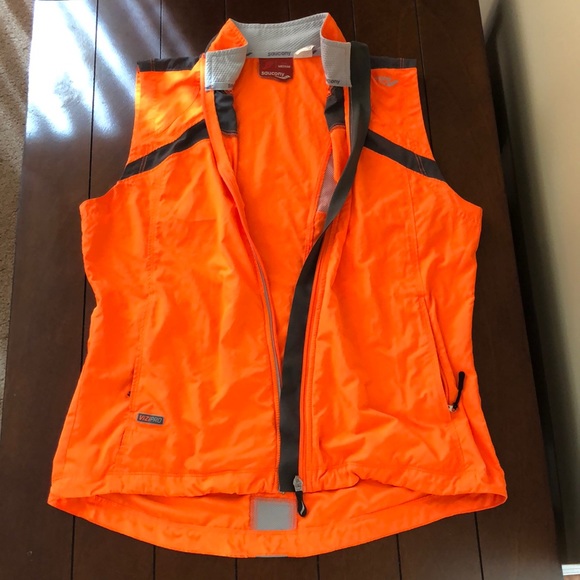saucony vest